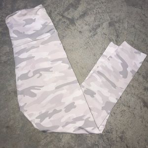 Onzie camo Hugh rise leggings